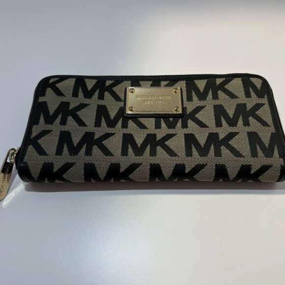 Michael Kors Jet Set Travel Zip Around Wallet - Picture 3 of 12